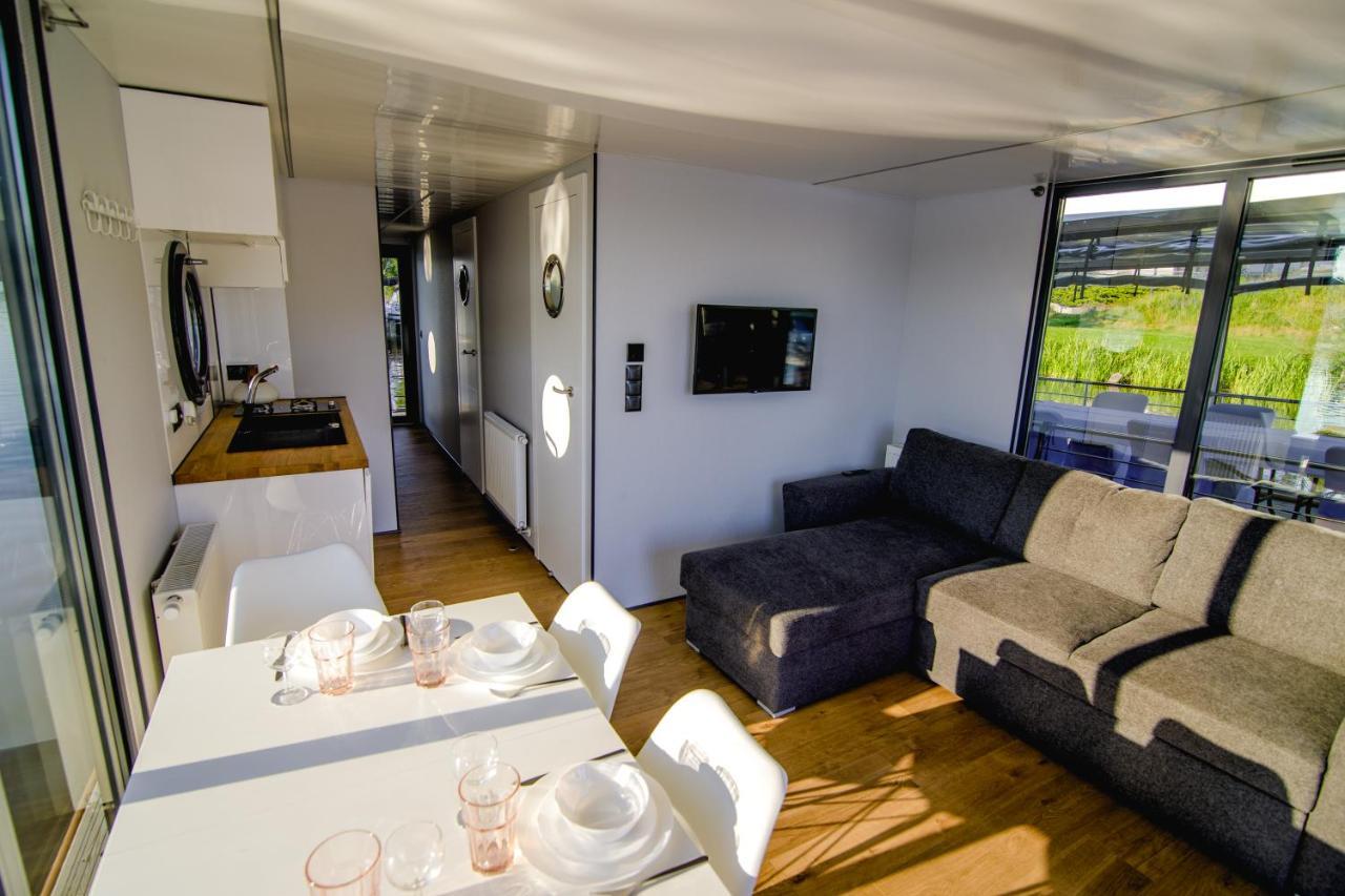Houseboat- Dom Na Wodzie Z Sauna I Mozliwoscia Plywania Iława Exterior foto