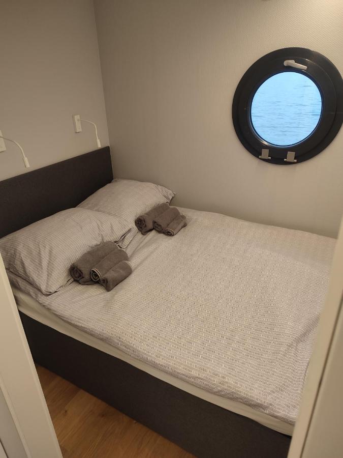 Houseboat- Dom Na Wodzie Z Sauna I Mozliwoscia Plywania Iława Exterior foto